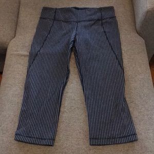 Lululemon navy blue pinstripe gather and grow crops size 10